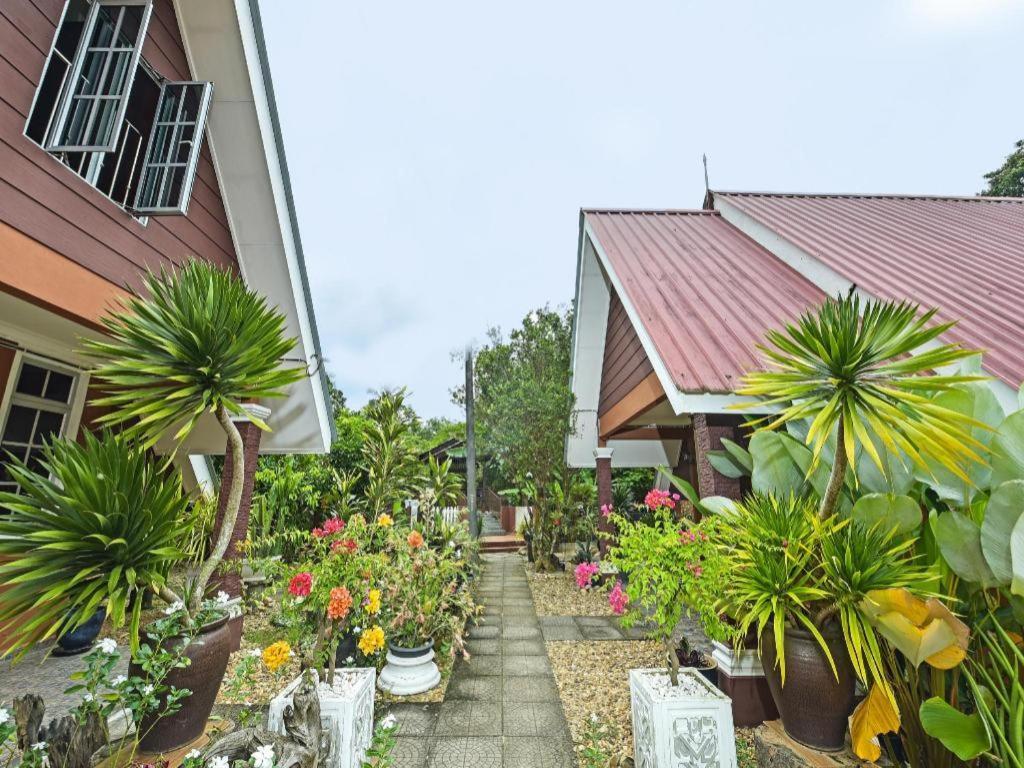 Oyo 90642 Twin Mutiara Chalet & Homestay Jeli Exterior foto